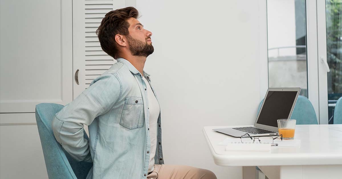 Les postures du quotidien qui favorisent (ou aggravent) les douleurs corporelles